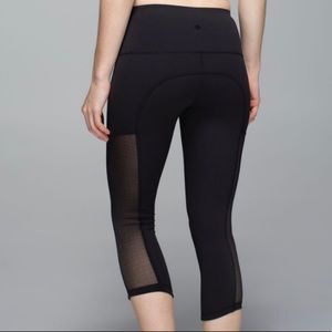 Lululemon Hot To Street crop pants